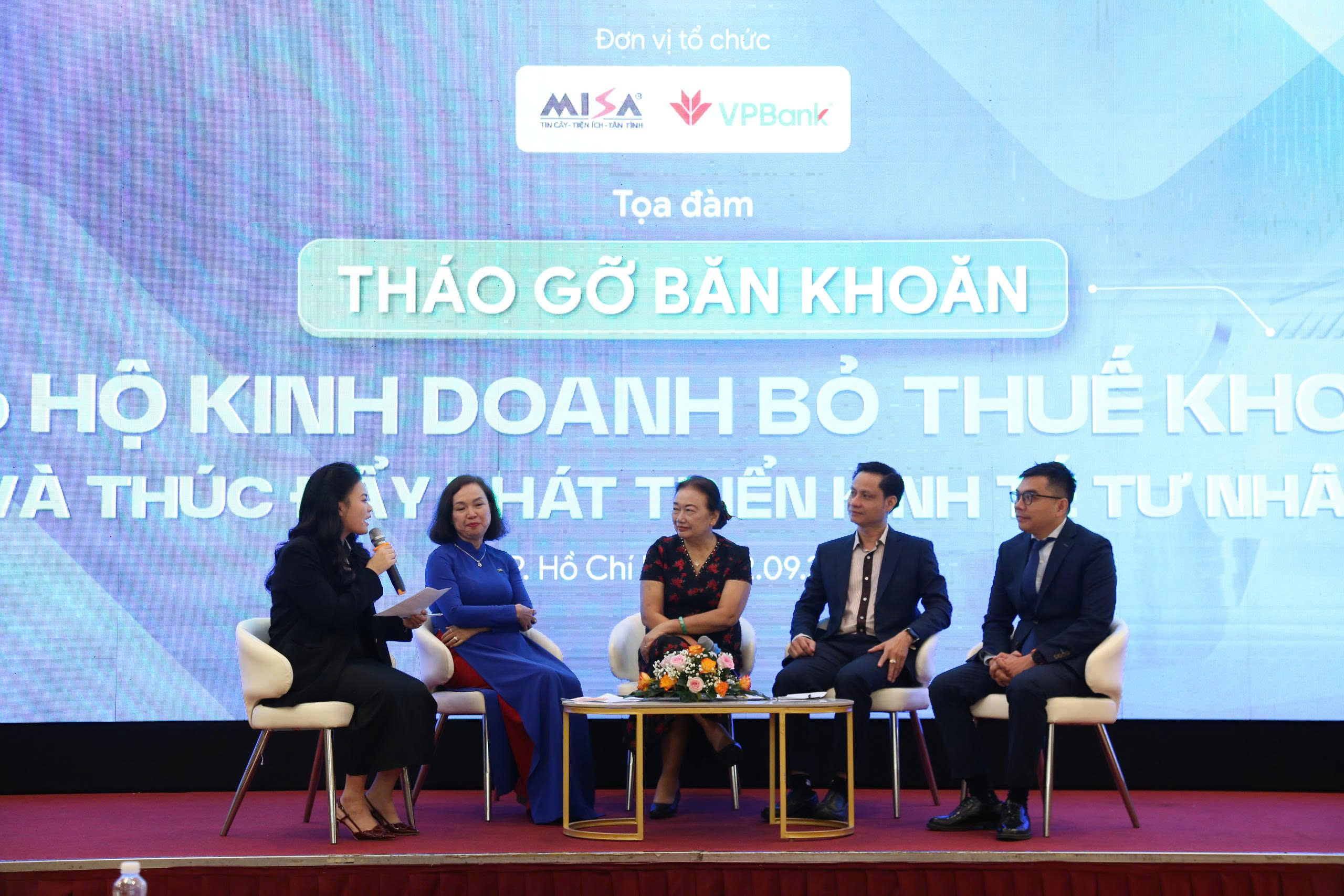 Hơn 3.500 hộ kinh doanh “đổ bộ” tìm lời giải tại hội thảo bỏ thuế khoán